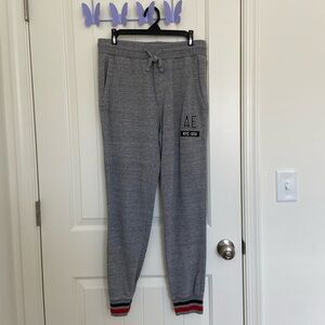 American Eagle men’s‎ gray patterned cuff jogger sweatpants — small